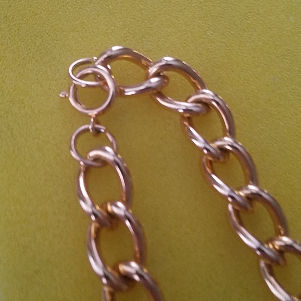 Large gold link chain necklace - Picture 2 of 5